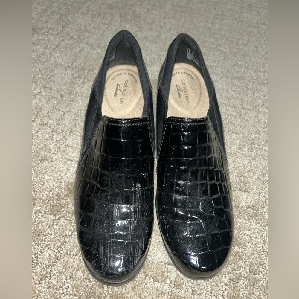 CLARKS Women's Heels Emily Amelia Black Crocodile Patent Leather Pumps Sz 8.5